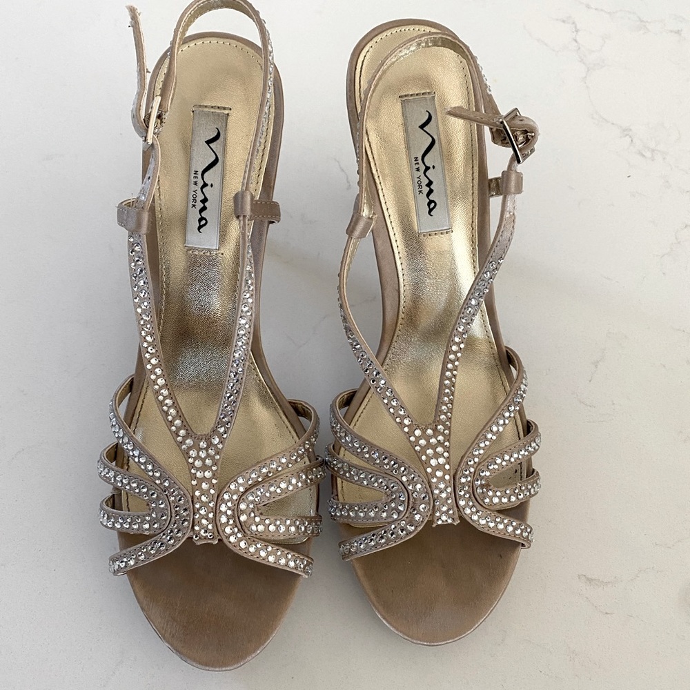 Nina size 7.5 Champagne heels
